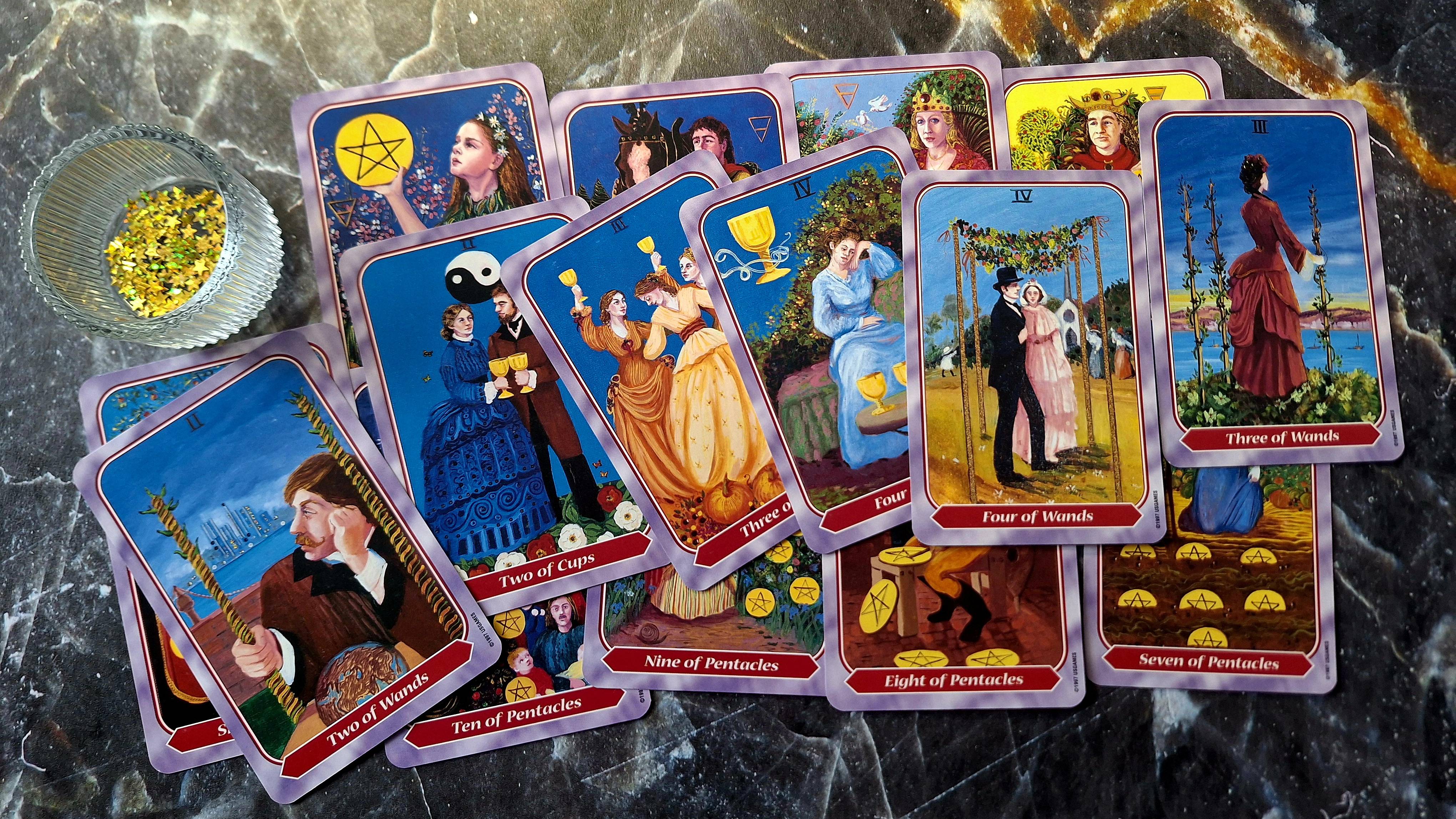 Карты Таро Spiral Tarot. Нет русскоязычной МБК? Узнайте из видео, кто изображен на арканах!
