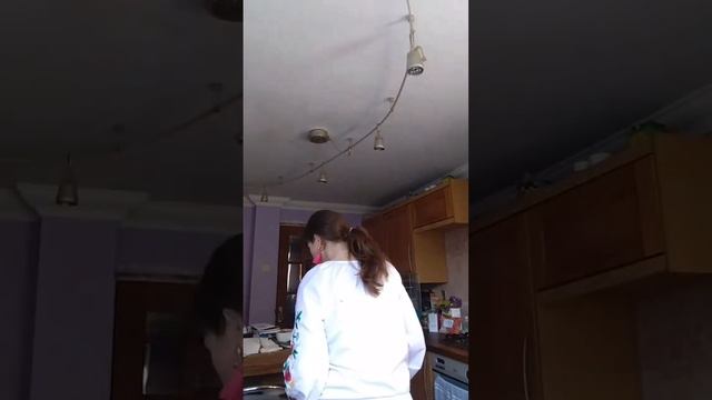 МОЮ ПОЛ НА КУХНЕ😀👍❤️🎉😄. ДОРОГОЙ МУЖ БРИТАНЕЦ ШУТ?