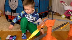 Рома и Диана Рома и ПРЕВРАЩЕНИЕ паровозика Томаса