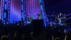 Группа Звери - Напитки покрепче концерт live на Дворцово