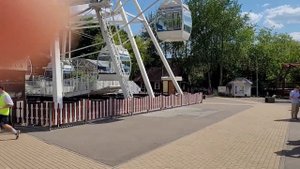 Парк Сокольники летом - павильоны, аттракционы