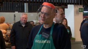 Лукашенко: Сколько коров у вас? У меня 11! Можем обменят?