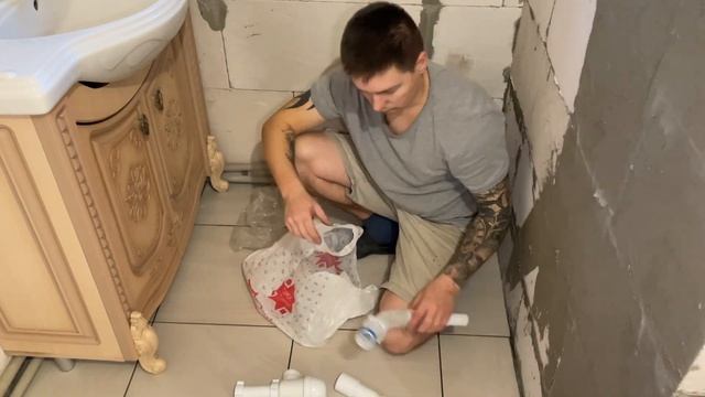 Установка нужных вещей в ванной комнате!!! смотреть онлайн