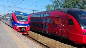 Прибытие и отправление на станции Одинцово экспресс поезда ЭП2Д.