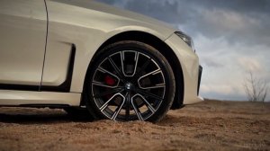 Белая BMW 7 и белые лебеди (Баста - Листья пуэра под кипят