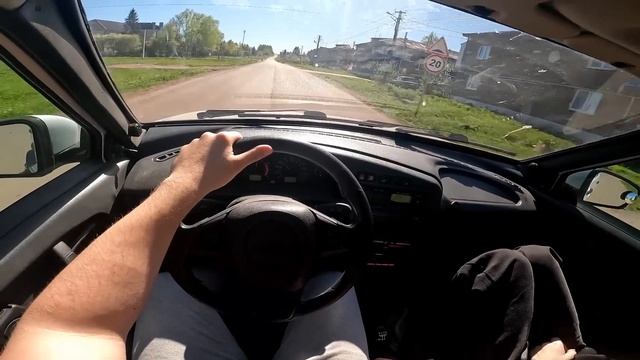 ДЕВУШКА НА 2114 УЧИТСЯ ЕЗДИТЬ  ЗАСТРЯЛИ В ЛЕСУ!!!