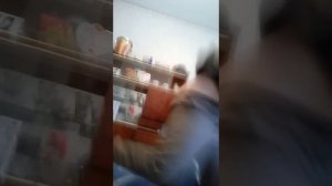 Мужик снял штаны перед толпой