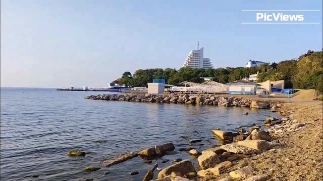 Пляж Высокий Берег сегодня 28 мая 2025. Рядом пляж Малая Бухта. Есть ли мазут? Погода и море в Анапе