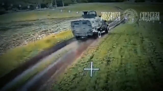 Гоняли по полям «Козака» и в какой то момент погоня прервалась ударом в крышу боевой машины.   @...