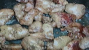 Куриная печень со сливками, кабачками в мультиварке