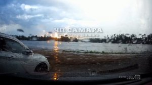 Лодка проехала по человеку на реке