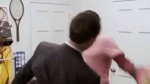 Прикол Как малыш Дерется с бантитом момент из фильма Шалун 2-2006