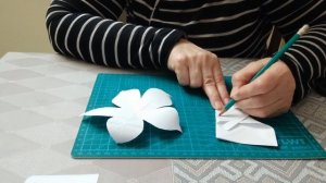 DIY Как сделать пятилепестковый цветок из бумаги своими руками 2 простыми способами