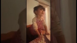 Маленькая девочка ругается.Жесть!