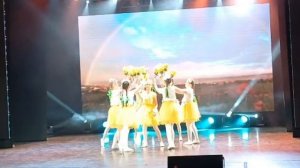 Танцевальная студия: "Созвездие"
Танец: "Мамины ромашки"
