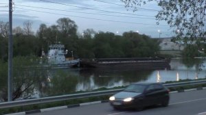 Буксиры-толкачи РТ-320 и механик Савин с баржами