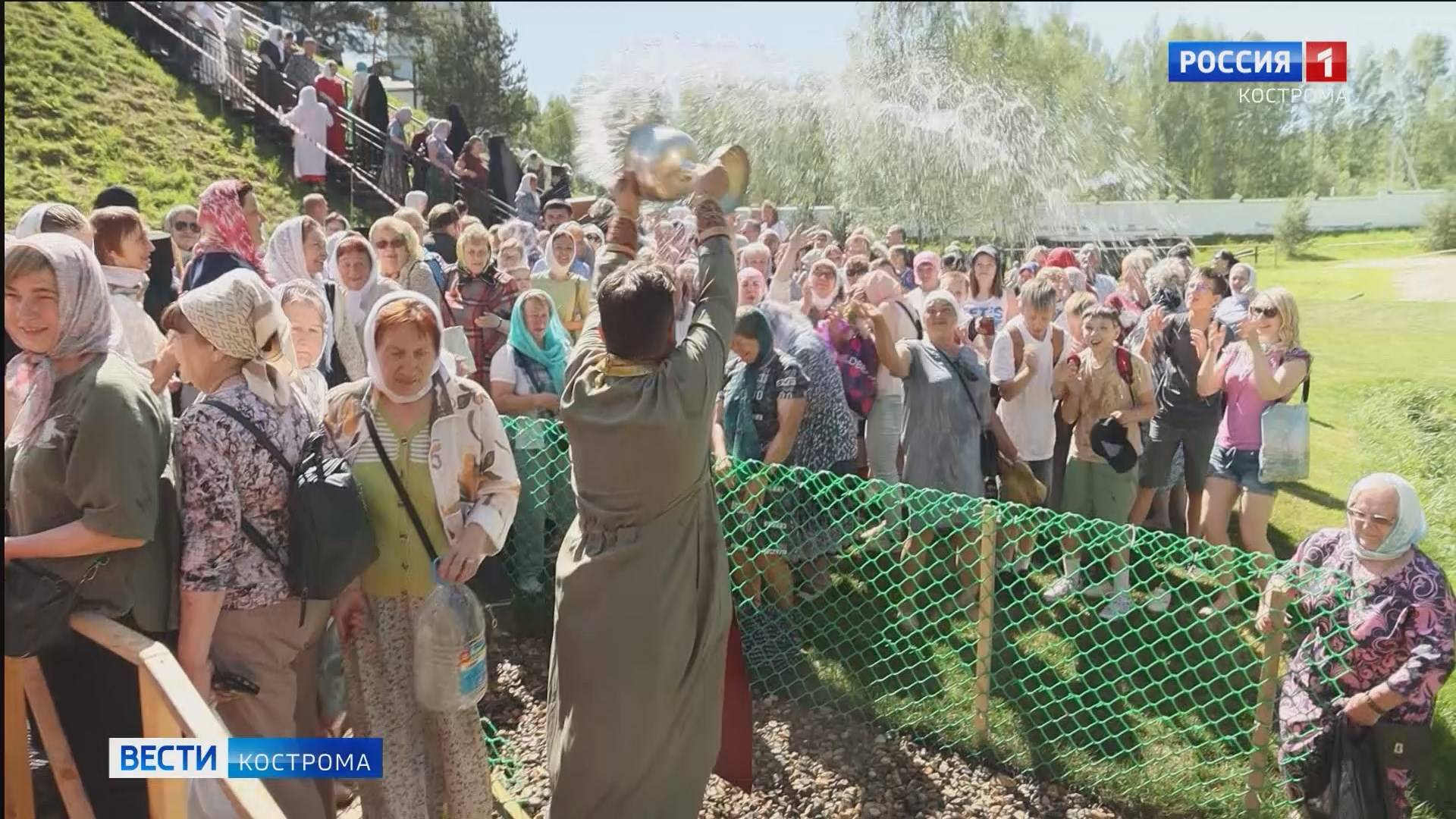 Почтить память православного святого в Нерехту приехали сотни костромичей и жителей других городов