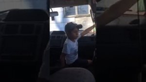 Армянский мальчик ругается матом