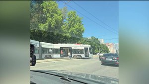 Трехсекционный трамвай сошел с рельсов на улице Зорге в Уфе
