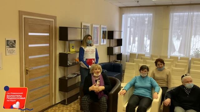 Работа волонтеров на пункте вакцинации смотреть онлайн