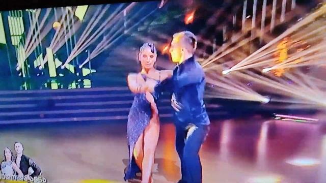 The stars are dancing.  Танцуют звёзды.