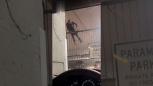 Оставил штаны на заборе