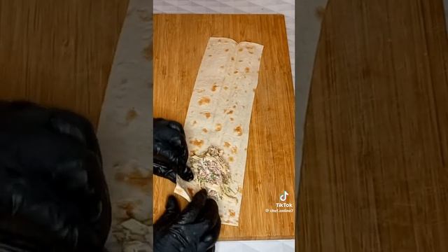 Закуска из лаваша с беконом