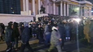 Улан-Батор, январь 2025. Площадь Сухэ-Батора. Протесты