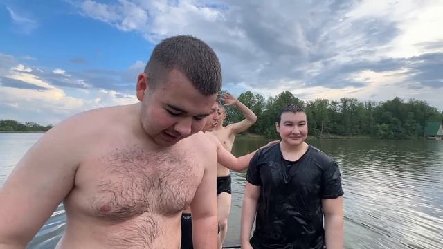 НА РЕЧКУ на ЧЕТЫРКЕ  ПОЕХАЛИ НА ПРИРОДУ С ДРУЗЬЯМИ!