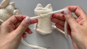 Завязываем красивый бантик на пинетках