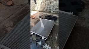 Фольксваген Пассат замена радиатора и перезаправка кондиционера.