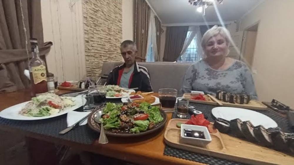 НАТАЛЬЯ ГУБАРЕВА. ВЫЕХАЛИ ПОУЖИНАТЬ В КАФЕ