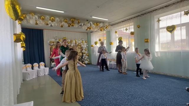 Танец с педагогами "Вальс расставания "