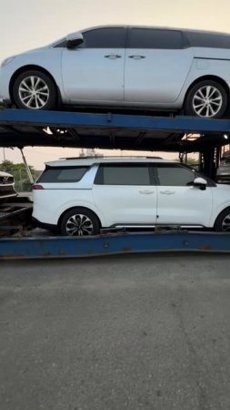 Автомобили уже погружены и направляются в порт✅