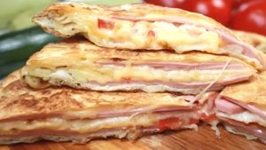 Завтрак на скорую руку, все сложила в сковороду и на плиту, ИЗ ЛАВАША