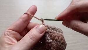 Вяжем тапки- следочки крючком. Простой способ.