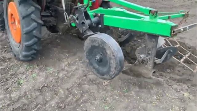 Приорювання кукурудзи мінітрактором шіфенг 244 , плуго? смотреть онлайн