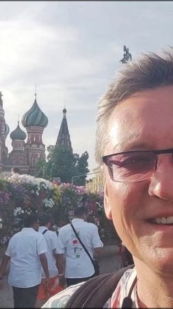 Стена Цоя На самокате Васильевский спуск Сидит Достоевский Владимир у кремля #самокат #Арбат #кремль