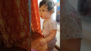 АМИРА УЧИТСЯ РАЗГОВАРИВАТЬ. ОТОРВАЛА УГОЛОК ОТ ПОДОКО