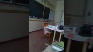 На уроке без учителя, разнесли класс, а потом пытаемся чинить