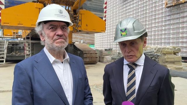 Строители приступили к отделке фасада культурно-образовательного комплекса в Приморье.