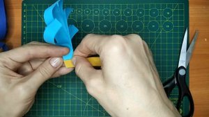 Объемная снежинка из бумажных полос