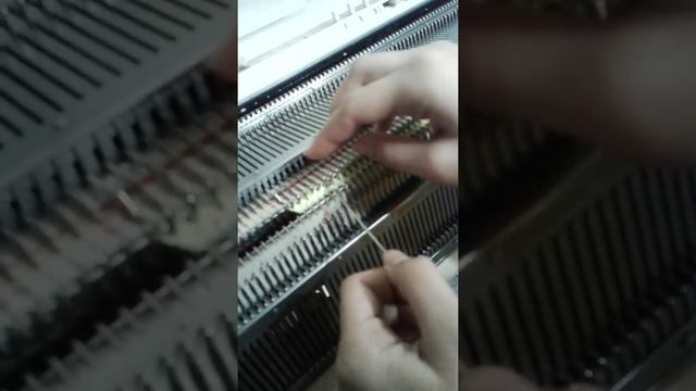 Вязание детского платья с юбочкой плиссе на вязальной машине 2 часть (Вязание рюши)