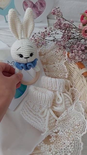 Бебибокс пинетки из мериноса и погремушка смотреть онлайн