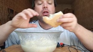 ОБЖОР пельмени с майонезом и хлебом/завтрак/мукбанг/е?