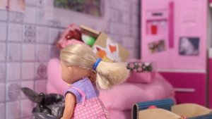 Нашли проклятую куклу на чердаке! - Мама Барби куклы