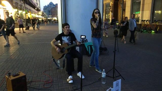 Red Hot Chili Peppers - Otherside - исполнили на Арбате девушка певиц? смотреть онлайн