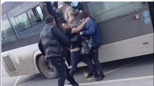 В Самаре водители автобусов избили друг друга на проезжей части