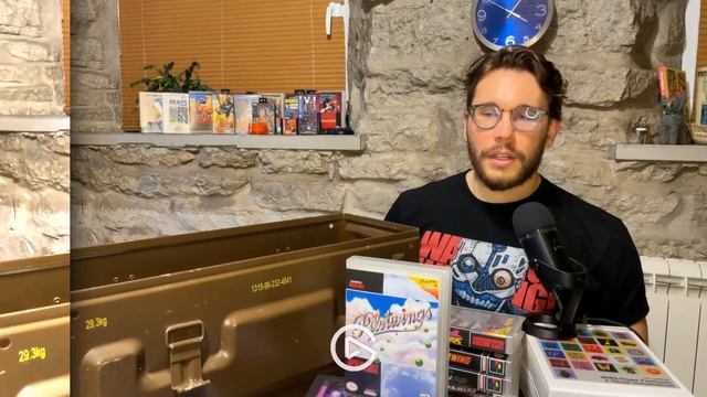 Распаковка ящика с картриджами для SNES смотреть онлайн