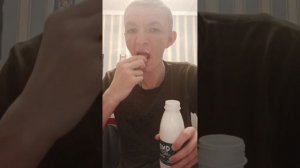КЕФИР И СОСИСКИ 😂#блог #жрущийутилизатор #контент
